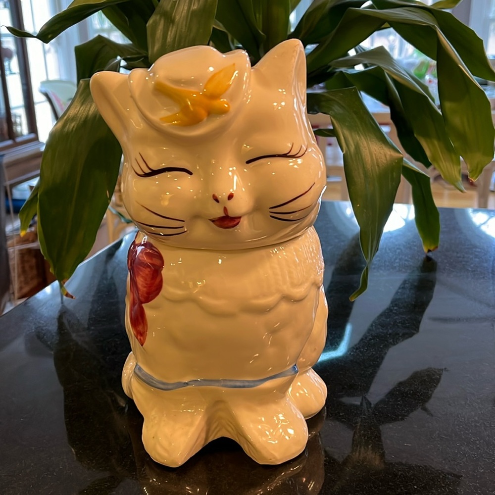 Puss 'n Boots cookie jar by Shawnee Pottery - excellent condition!